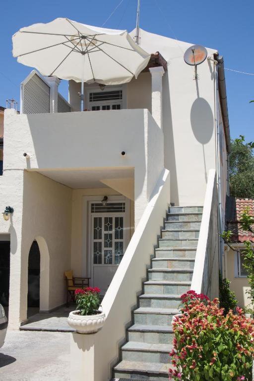 Apartments Margarita Kaizer Bridge Achílleion Dış mekan fotoğraf