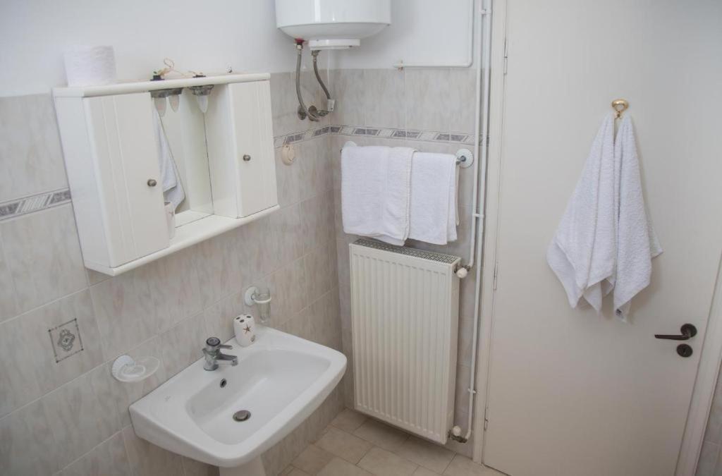 Apartments Margarita Kaizer Bridge Achílleion Dış mekan fotoğraf
